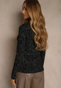 Renee - Czarna Bluzka Longsleeve Ozdobiona Geometrycznym Motywem Uninessa. Okazja: na co dzień. Kolor: czarny. Materiał: jeans. Długość rękawa: długi rękaw. Wzór: geometria, aplikacja. Styl: casual #4