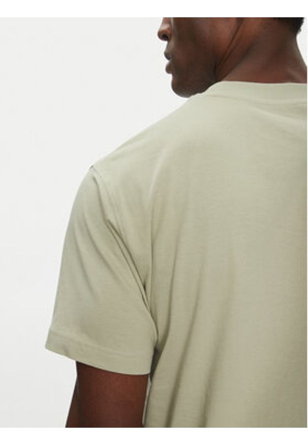 New Balance T-Shirt Reimagined Graphic MT51506 Zielony Relaxed Fit. Kolor: zielony. Materiał: bawełna