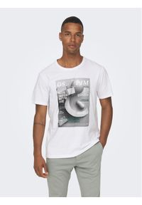 Only & Sons T-Shirt 22026378 Biały Regular Fit. Kolor: biały. Materiał: bawełna