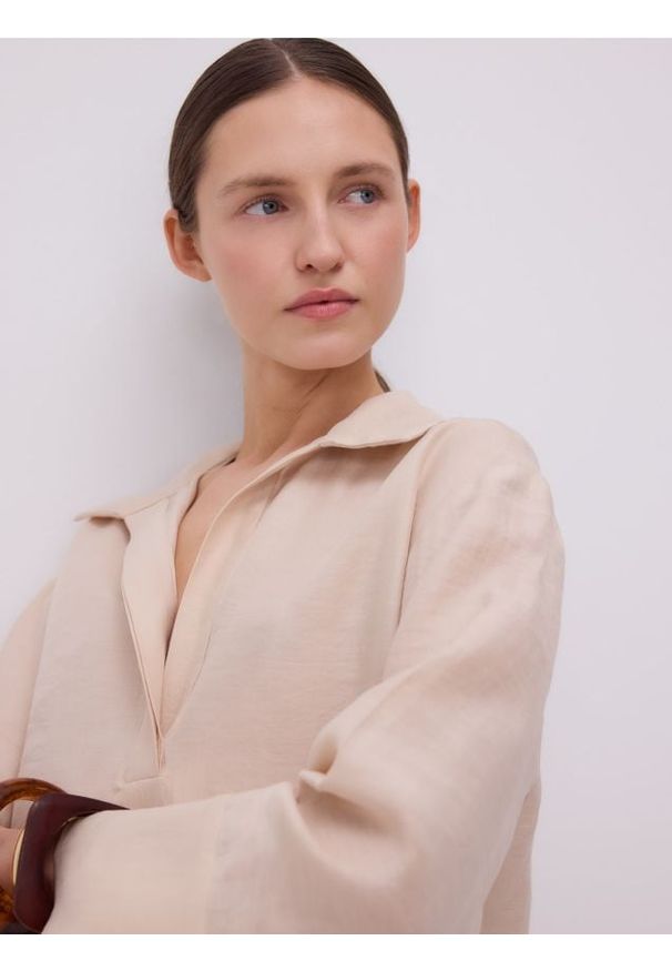 Reserved - Koszula z lnem - kremowy. Kolor: kremowy. Materiał: len