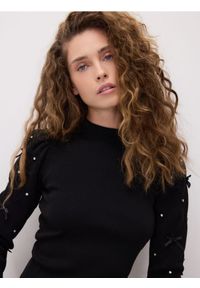 Reserved - Bluzka z aplikacjami - czarny. Kolor: czarny. Materiał: wiskoza, dzianina. Wzór: aplikacja #1