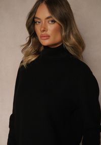 Renee - Czarny Golf z Wełną i Wiskozą Olmeze. Typ kołnierza: golf. Kolor: czarny. Materiał: wełna, wiskoza. Styl: klasyczny