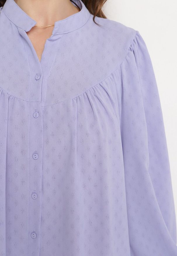 Born2be - Fioletowa Koszula ze Stójką z Lekko Bufiastymi Rękawami Himastia. Typ kołnierza: kołnierzyk stójkowy. Kolor: fioletowy. Materiał: jeans. Styl: klasyczny, elegancki