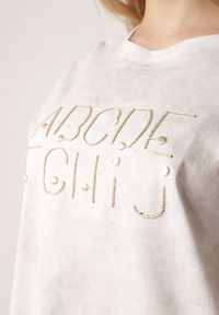 Born2be - Biały Oversizowy T-shirt z Bawełny Zdobiony Haftem z Cekinami Pidella. Okazja: na co dzień. Kolor: biały. Materiał: bawełna. Wzór: aplikacja, haft. Styl: elegancki, casual #7