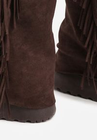 Renee - Brązowe Botki Śniegowce z Wywiniętą Cholewką Zdobioną Frędzlami Sewela. Okazja: na co dzień. Kolor: brązowy. Materiał: zamsz, jeans. Szerokość cholewki: normalna. Wzór: aplikacja. Styl: casual #4
