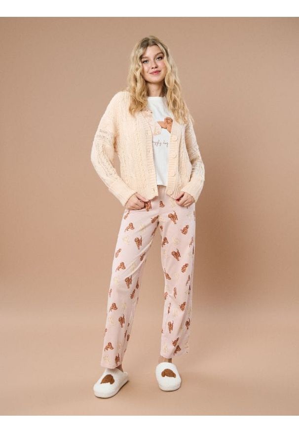 Sinsay - Ażurowy sweter - kremowy. Kolor: kremowy. Wzór: ażurowy