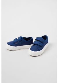 OVS buty dziecięce kolor granatowy. Nosek buta: okrągły. Zapięcie: rzepy. Kolor: niebieski. Materiał: guma