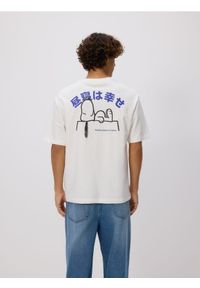 Reserved - Bawełniany t-shirt Snoopy - złamana biel. Materiał: bawełna