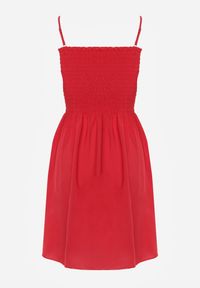 Renee - Czerwona Sukienka z Bawełny na Ramiączkach o Rozkloszowanym Kroju z Marszczoną Górą Christten. Okazja: na co dzień. Kolor: czerwony. Materiał: bawełna. Długość rękawa: na ramiączkach. Sezon: lato. Typ sukienki: rozkloszowane. Styl: casual, boho #5