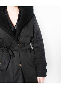 CRISTINAEFFE MILANO - Czarny płaszcz z kapturem. Typ kołnierza: kaptur. Kolor: czarny. Materiał: puch. Wzór: aplikacja. Sezon: zima. Styl: klasyczny #4