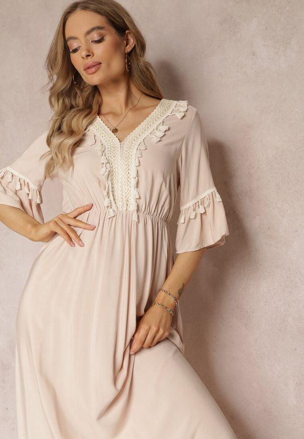 Renee - Beżowa Sukienka Maxi z Gumką w Talii z Ozdobnymi Chwostami z Wiskozy Zisel. Kolor: beżowy. Materiał: wiskoza. Długość: maxi