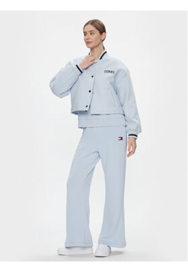 Tommy Jeans Spodnie dresowe DW0DW17312 Błękitny Wide Leg. Kolor: niebieski. Materiał: wiskoza
