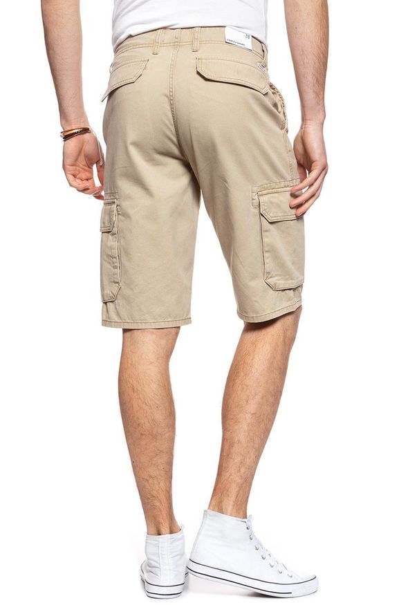 Wrangler - SPODENKI WRANGLER CARGO SHORT SAND W15DKC58N 112126791. Materiał: materiał