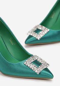 Renee - Zielone Szpilki Satynowe z Biżuteryjną Klamerką Ozena. Nosek buta: otwarty. Kolor: zielony. Materiał: satyna. Obcas: na szpilce. Wysokość obcasa: średni #6