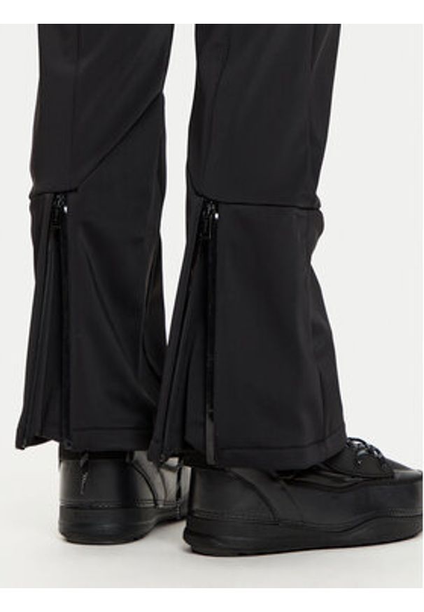 Guess Kombinezon narciarski W4PD1M WH1S0 Czarny Regular Fit. Kolor: czarny. Materiał: syntetyk. Sport: narciarstwo