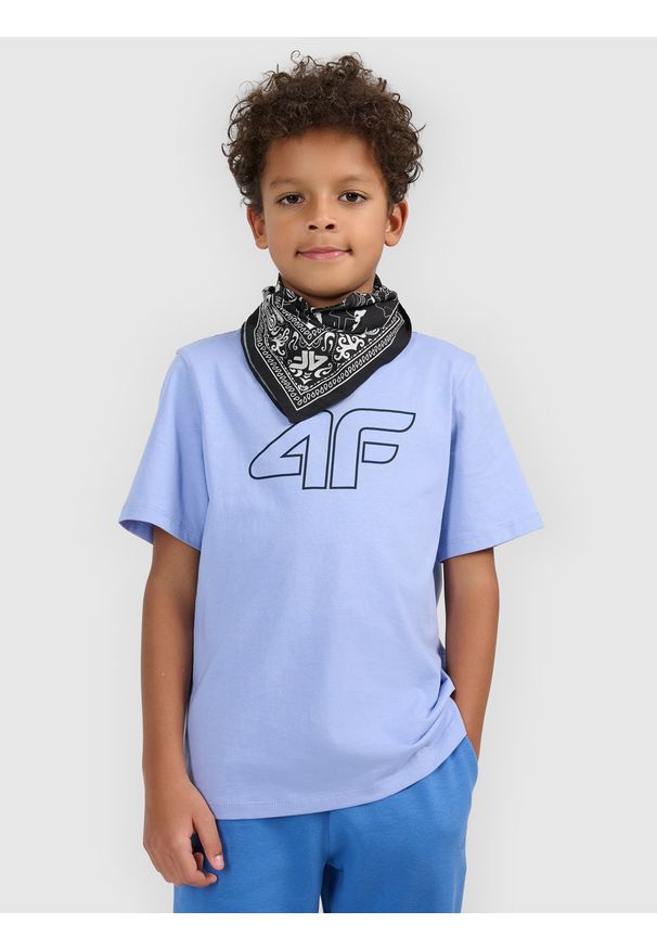 4f - 4F T-shirt regular z nadrukiem chłopięcy - niebieski 128 (7-8 lat). Okazja: na co dzień, na spacer, na uczelnię. Kolor: niebieski. Materiał: materiał, bawełna, dresówka, jeans. Wzór: nadruk. Sezon: lato. Styl: klasyczny, casual