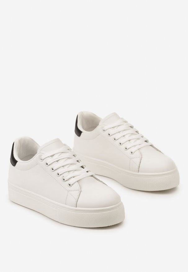 Renee - Biało-Czarne Sneakersy z Cholewką przed Kostkę na Platformie Longana. Okazja: na co dzień, na spotkanie biznesowe. Wysokość cholewki: przed kostkę. Kolor: biały. Materiał: jeans. Szerokość cholewki: normalna. Sezon: lato, wiosna. Obcas: na platformie