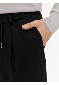 BOSS - Boss Spodnie materiałowe C-Perin-J-RDS-233 50509536 Czarny Relaxed Fit. Kolor: czarny. Materiał: syntetyk, wiskoza #4