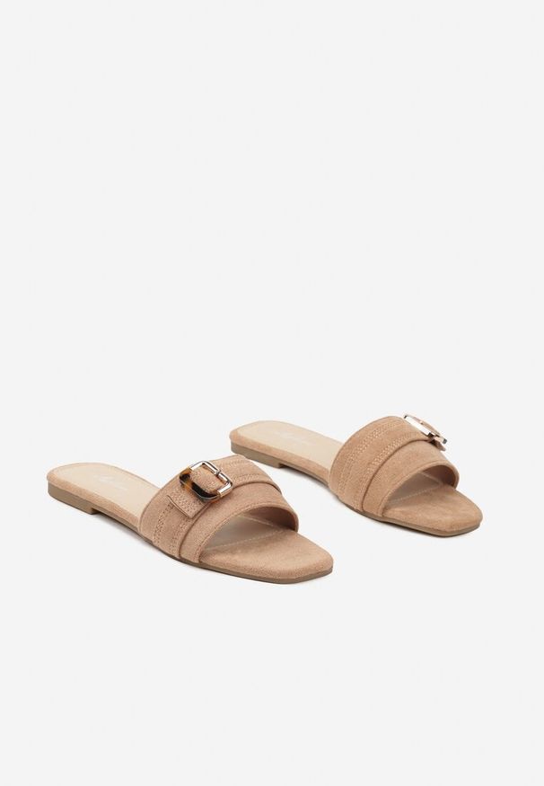 Born2be - Ciemnobeżowe Klapki z Klamrą i Kwadratowym Noskiem Gavrina. Okazja: na co dzień. Kolor: beżowy. Materiał: jeans. Obcas: na obcasie. Styl: klasyczny, elegancki, casual. Wysokość obcasa: niski