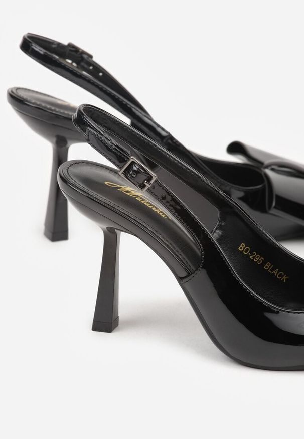 Renee - Czarne Szpilki Slingback z Lakierowanym Połyskiem Zdobione Kokardą Sewlira. Okazja: na co dzień. Zapięcie: pasek. Kolor: czarny. Materiał: lakier. Wzór: aplikacja. Obcas: na szpilce. Styl: casual