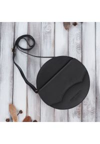 Okrągła listonoszka skórzana PAOLO PERUZZI T-92-HBL czarny. Kolor: czarny. Sezon: zima, jesień. Materiał: skórzane. Styl: vintage, elegancki. Rodzaj torebki: na ramię #1