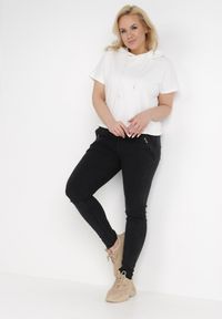 Born2be - Czarne Spodnie Megora. Stan: podwyższony. Kolekcja: plus size. Kolor: czarny. Materiał: tkanina. Wzór: gładki. Styl: klasyczny #3