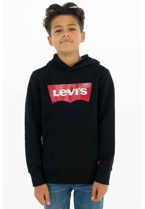 Levi's® - Levi's Bluza dziecięca kolor czarny z kapturem z nadrukiem. Okazja: na spotkanie biznesowe. Typ kołnierza: kaptur. Kolor: czarny. Materiał: dzianina. Wzór: nadruk. Styl: biznesowy