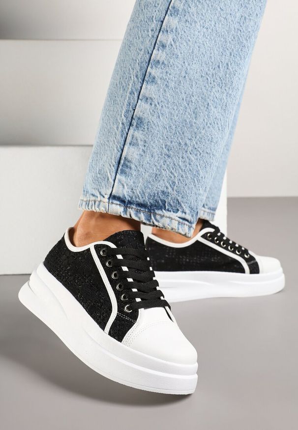 Renee - Czarno-Białe Sneakersy na Platformie z Koronkową Cholewką Falendriela. Okazja: na co dzień. Zapięcie: sznurówki. Kolor: czarny. Materiał: koronka. Szerokość cholewki: normalna. Obcas: na platformie