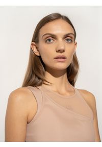 4f - 4F Top z łączonych materiałów 4F x Anna Lewandowska L. Kolor: brązowy. Materiał: materiał. Długość rękawa: na ramiączkach. Długość: krótkie. Wzór: gładki, nadruk