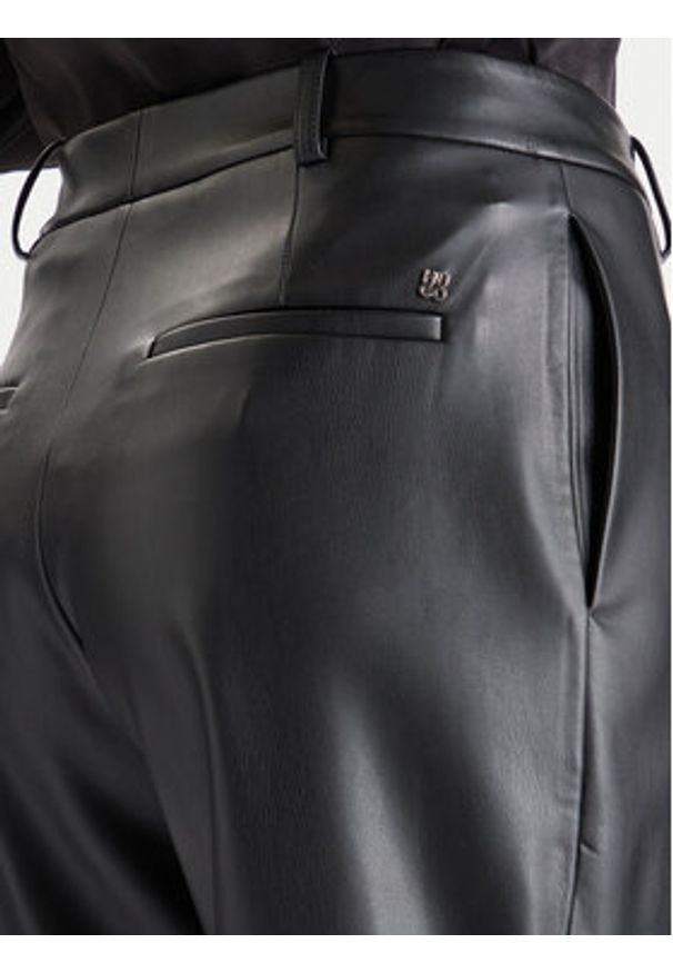 Hugo - HUGO Spodnie z imitacji skóry Hamunelle-1 50546824 Czarny Flare Fit. Kolor: czarny. Materiał: skóra