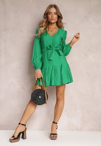 Renee - Zielona Rozkloszowana Sukienka Mini z Wiązaniem w Talii Evyna. Kolor: zielony. Długość: mini