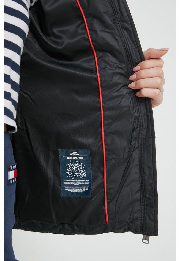 Tommy Jeans kurtka damska kolor czarny zimowa. Okazja: na co dzień. Kolor: czarny. Materiał: puch, poliester. Sezon: zima. Styl: casual