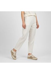 Półbuty damskie S.Barski, cholewka połączenie materiału tekstylnego i koronki wiązanie klasyczne perforowane panele niski fason zaokrąglony nosek, be. Okazja: na co dzień. Zapięcie: sznurówki. Kolor: beżowy. Materiał: materiał, koronka. Szerokość cholewki: normalna. Wzór: koronka. Sezon: wiosna, lato. Styl: klasyczny #6