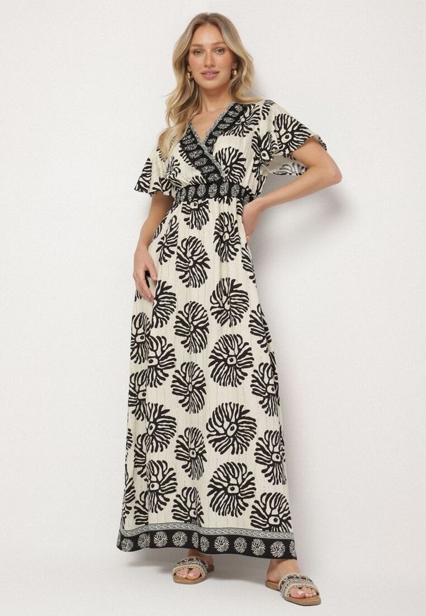 Born2be - Beżowo-Czarna Wiskozowa Sukienka Rozkloszowana z Kopertowym Dekoltem w Boho Wzór Paldena. Okazja: na co dzień, na imprezę. Typ kołnierza: dekolt kopertowy. Kolor: czarny. Materiał: wiskoza. Wzór: aplikacja. Sezon: lato. Typ sukienki: kopertowe. Styl: boho