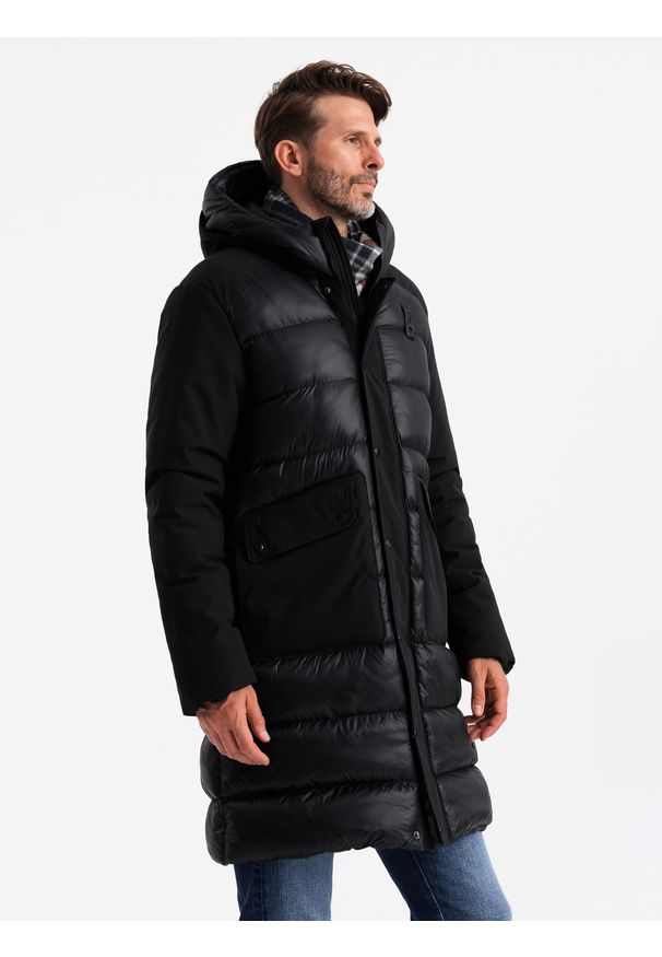 Ombre Clothing - Długa pikowana męska kurtka z dużymi kieszeniami – czarna V1. Typ kołnierza: kaptur. Kolor: czarny. Materiał: poliester, tkanina, materiał, nylon, syntetyk. Długość: długie. Wzór: aplikacja, gładki