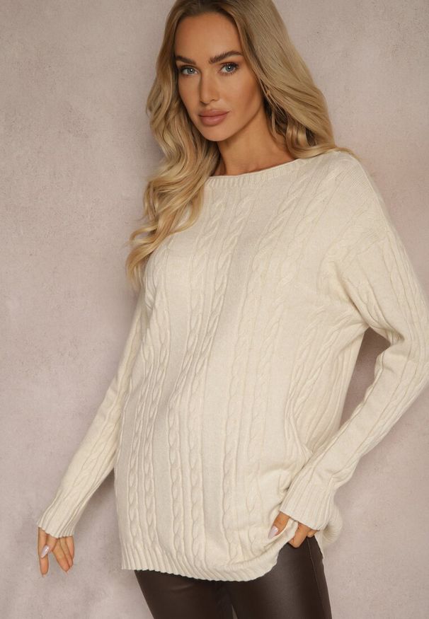 Renee - Jasnobeżowy Sweter z Bawełną Wiskozą i Ozdobnym Splotem Viacelia. Okazja: na co dzień, na spotkanie biznesowe. Kolor: beżowy. Materiał: bawełna, wiskoza. Długość rękawa: długi rękaw. Długość: długie. Wzór: ze splotem. Styl: elegancki, biznesowy, casual
