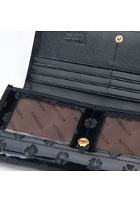 Wittchen - Damski portfel skórzany lakierowany z monogramem czarny. Kolor: czarny. Materiał: skóra, lakier. Wzór: aplikacja #4