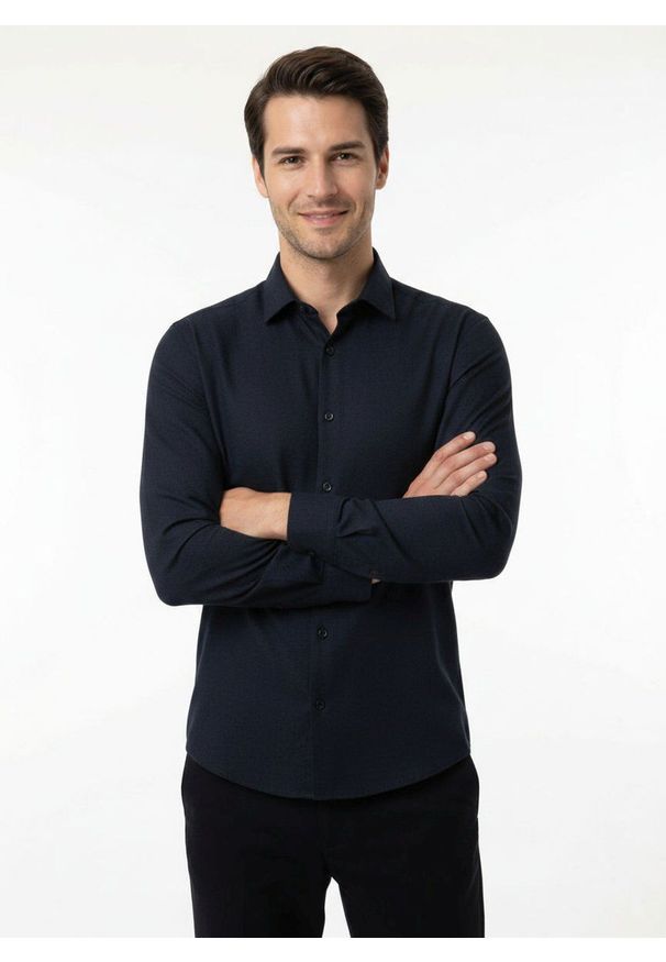 Brave Soul - Granatowa Męska Koszula z Długim Rękawem, Weekendowa, Taliowana -BRAVE SOUL- z Lnem, Casualowa. Okazja: na co dzień. Kolor: niebieski. Materiał: wiskoza, len. Długość rękawa: długi rękaw. Długość: długie. Styl: casual