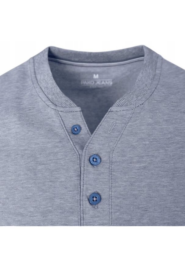 Koszulka Męska (T-Shirt) na Stójce z Guzikami - Pako Jeans - Niebieska. Okazja: na co dzień. Typ kołnierza: kołnierzyk stójkowy. Kolor: niebieski. Materiał: bawełna. Styl: casual