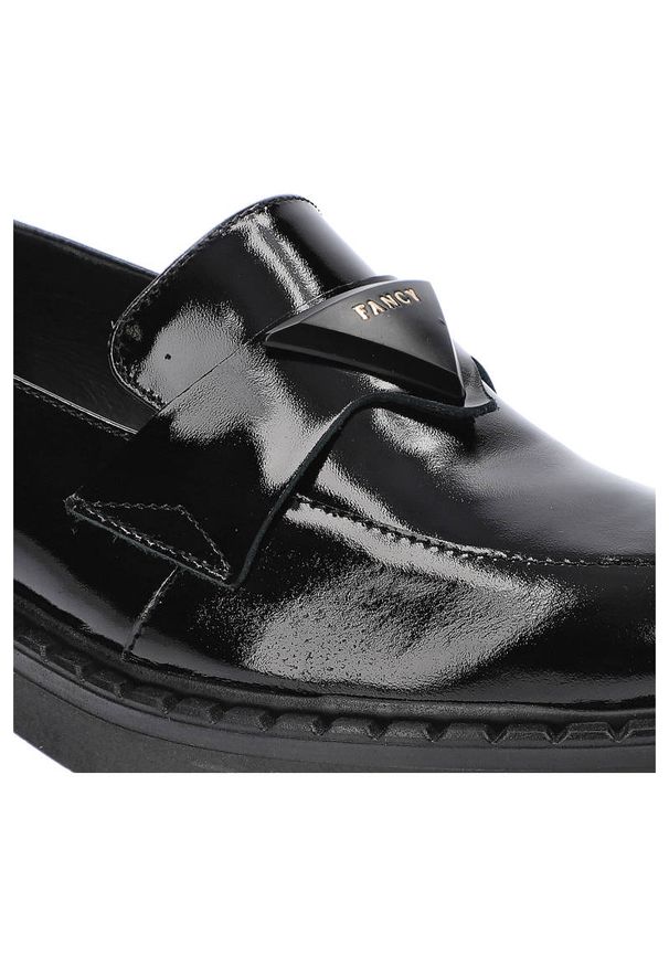 Czarne Mokasyny Lamanti Damskie Modne Buty. Okazja: na co dzień, na spotkanie biznesowe, na spacer. Kolor: czarny. Materiał: jeans, lakier, skóra. Wzór: aplikacja. Styl: casual, elegancki, biznesowy, klasyczny