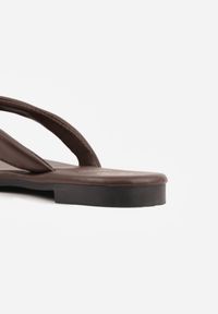 Renee - Brązowe Płaskie Japonki Minimalistyczne z Paskiem z Imitacji Skóry Doriemala. Okazja: na co dzień. Kolor: brązowy. Materiał: skóra. Sezon: lato. Obcas: na płaskiej podeszwie. Styl: wakacyjny, casual #3