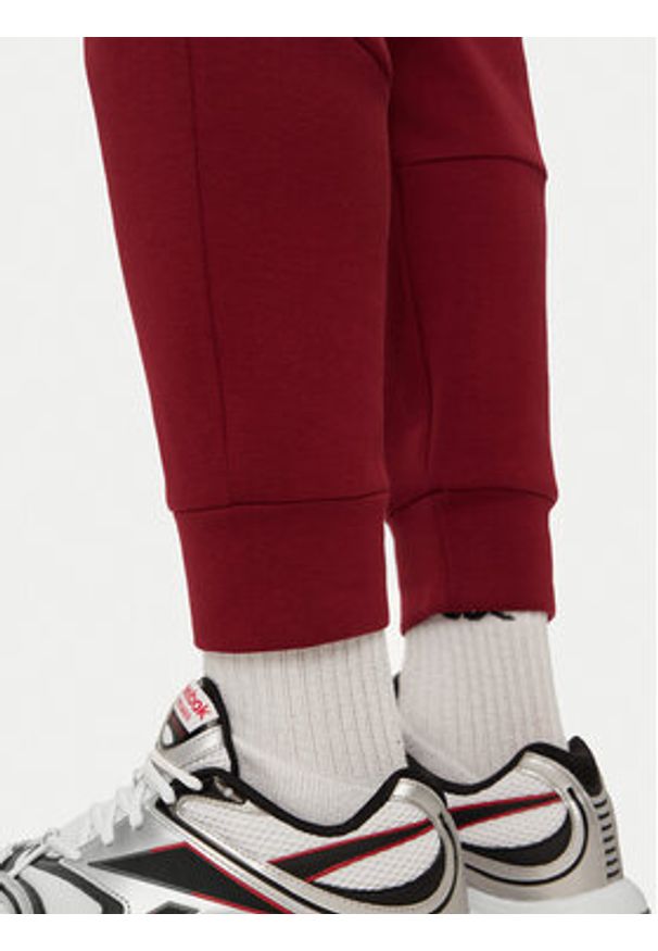 Under Armour Spodnie dresowe UA Unstoppable 1389353 Czerwony Regular Fit. Kolor: czerwony. Materiał: syntetyk