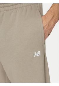 New Balance Spodnie dresowe Essentials MP41519 Beżowy Relaxed Fit. Kolor: beżowy. Materiał: bawełna