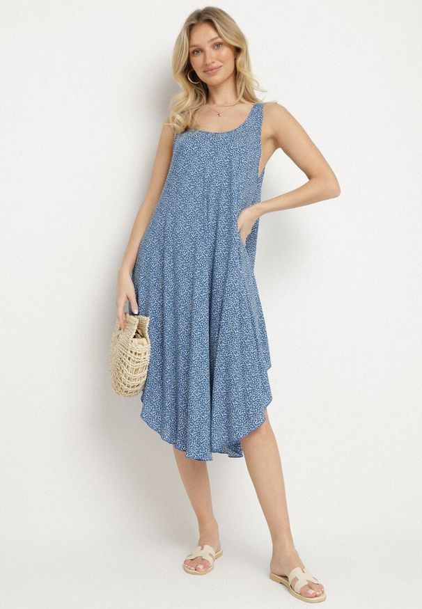 Born2be - Niebieska Rozkloszowana Sukienka z Bawełny w Abstrakcyjny Wzór Ronive. Okazja: na co dzień. Kolor: niebieski. Materiał: bawełna. Typ sukienki: rozkloszowane. Styl: casual, elegancki