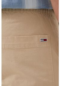 Tommy Jeans spodnie SCANTON męskie kolor beżowy joggery. Kolor: beżowy. Materiał: materiał, bawełna, tkanina. Wzór: gładki