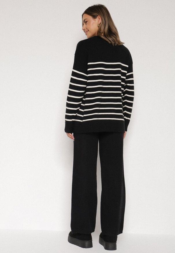 Born2be - Czarny Komplet z Wełną i Bawełną Sweter w Paski i Szerokie Spodnie Neveena. Kolor: czarny. Materiał: wełna, bawełna. Wzór: paski