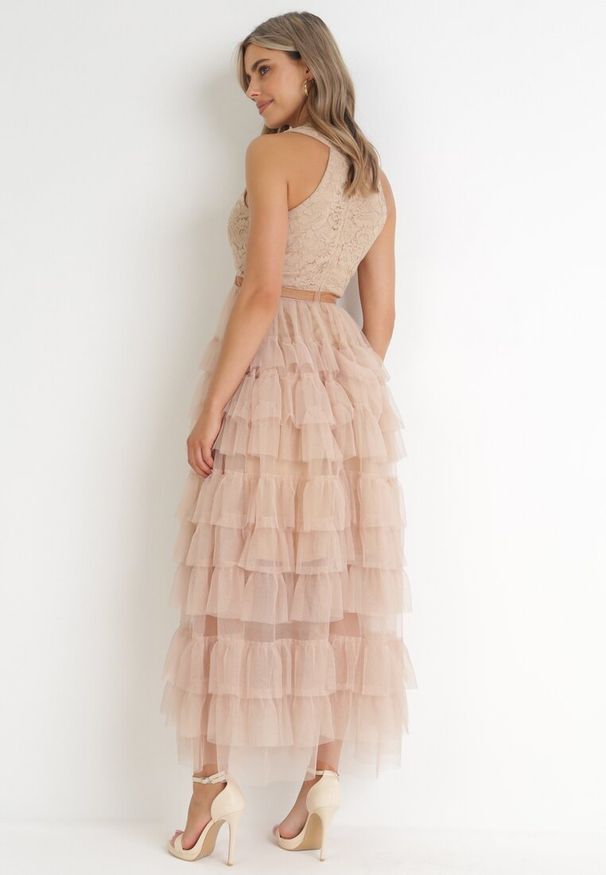 Born2be - Beżowa Sukienka Maxi z Tiulowym Dołem i Koronkową Górą Deliva. Okazja: na co dzień. Kolor: beżowy. Materiał: tiul, koronka. Wzór: aplikacja. Styl: casual, klasyczny. Długość: maxi