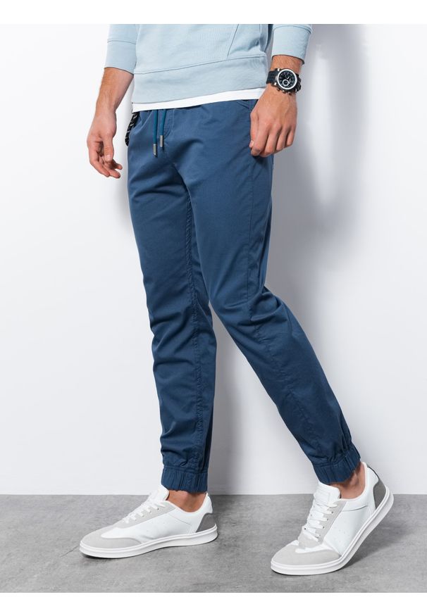 Ombre Clothing - Spodnie męskie joggery P908 - niebieskie - XXL. Okazja: na co dzień. Kolor: niebieski. Materiał: bawełna, elastan. Wzór: aplikacja. Styl: klasyczny, casual