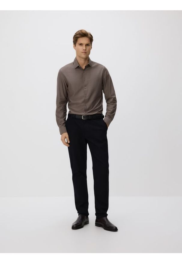 Reserved - Koszula slim fit z bawełną - beżowy. Kolor: beżowy. Materiał: bawełna