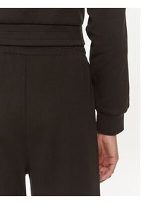 Puma Spodnie dresowe T7 624212 Czarny Relaxed Fit. Kolor: czarny. Materiał: syntetyk